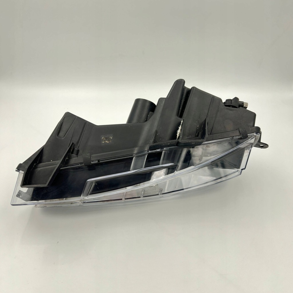 Купити Tesla model 3 протитуманна фара led правий перед 107739600d