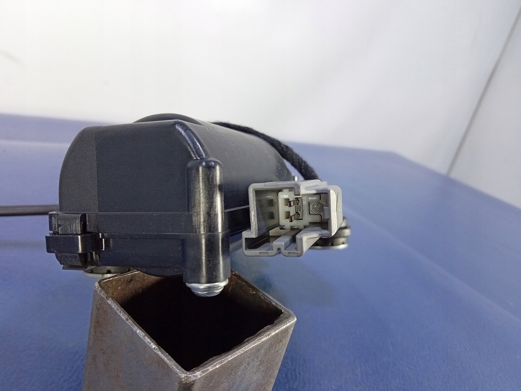 фото №4, Volvo s90 ii доводчик крышки багажника 2 pin