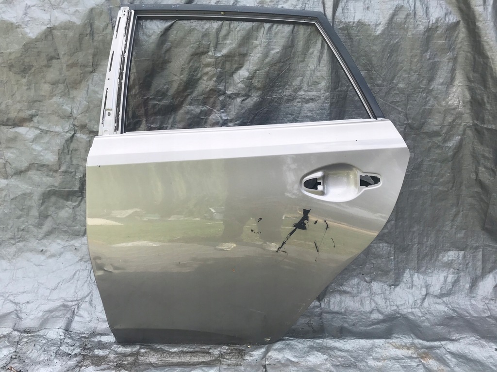 фото №1, Toyota auris ii дверь левый задняя задние левая hb