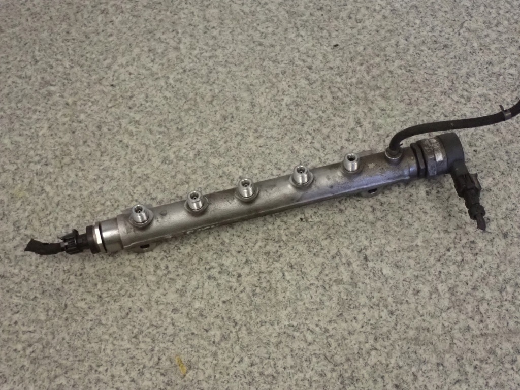 фото №1, Hyundai tucson 2.0 crdi 04- молдинг впрыскная клапан