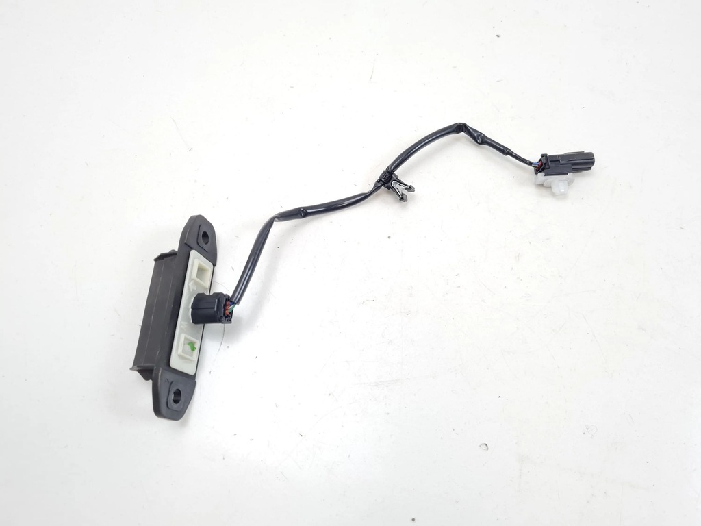 фото №8, 2020 toyota corolla e210 e21 кнопка открывания крышки 15f641