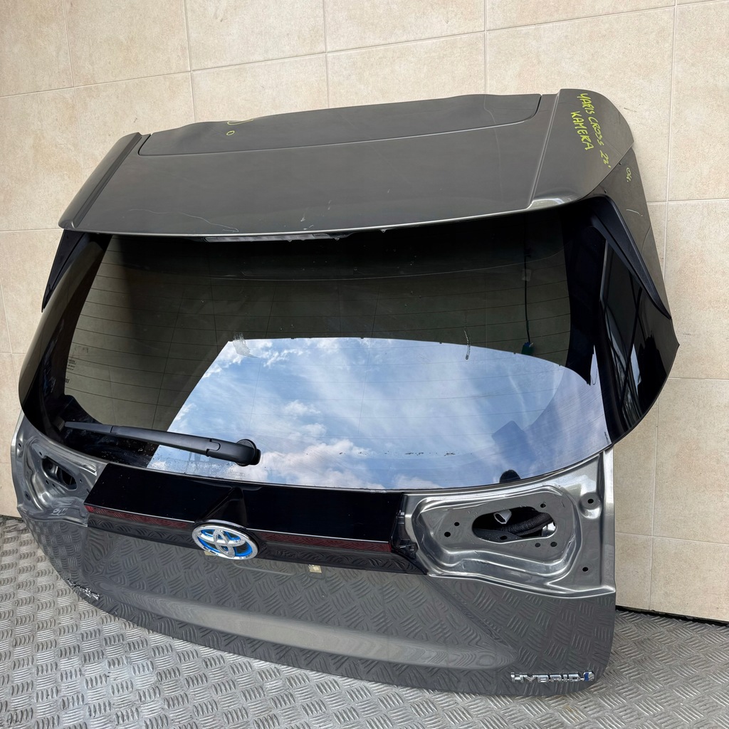 фото №3, Крышка багажника задняя комплектная toyota yaris cross hybrid 2023 rok камера