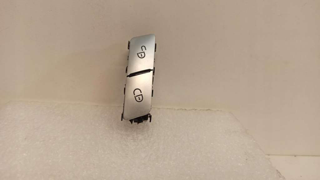 фото №1, Mercedes w212 кнопка блокировка дверь a2049058502