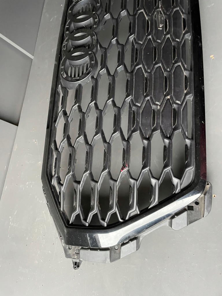 Решётка радиатора решётка  радиатора audi q3 83f s-line чёрный 83f853651 оригинал черный Оригинал