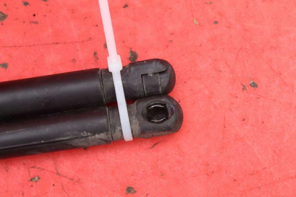 фото №5, Привід амортизатори капот 30649736 volvo xc90 1 i 06-14