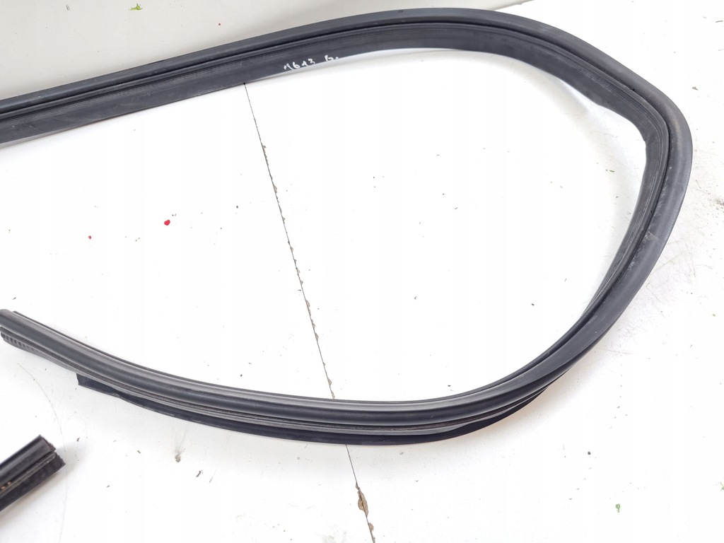 фото №5, 2002 maserati coupe прокладка крышки багажника