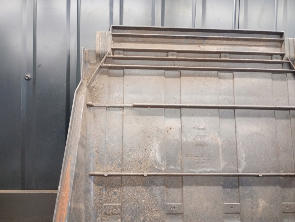 A9605410105 кришка акумуляторів mercedes actros mp4 Ціна