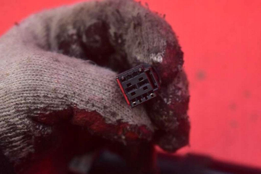 фото №8, Привід амортизатори кришки електричний 7p6827851 vw touareg 2 ii 7p 10-14