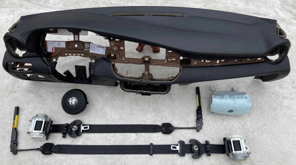 фото №1, Alfa romeo giulia приборная панель консоль приборная панель подушка безопасности подушки безопасности воздушные ремни pas