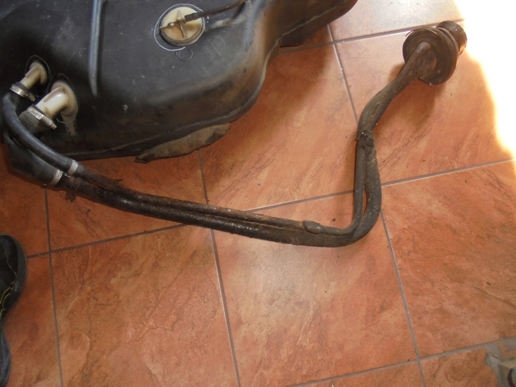 фото №1, Заливная горловина топлива mazda 6 03' 2.0b sedan