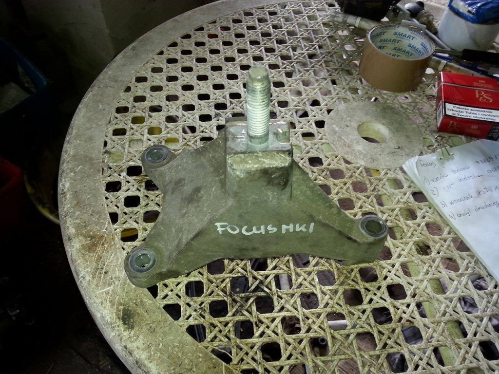 фото №1, Ford focus mk1 - кронштейн двигателя 98ab7m126af