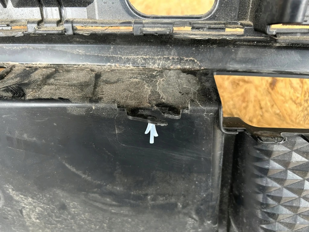 Диффузор заднего бампера porsche macan 95b 95b807521a 0.0l дизель 2022 Цена