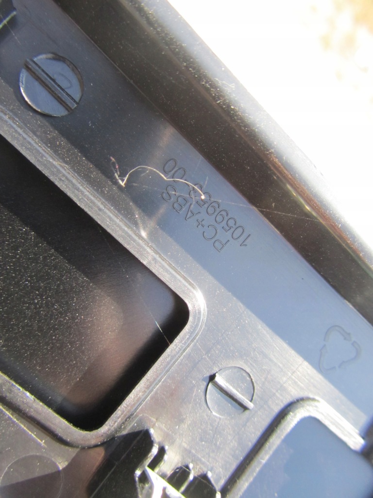 Рама молдинг дверь правый задний  tesla x 1058413-00 Оригинал