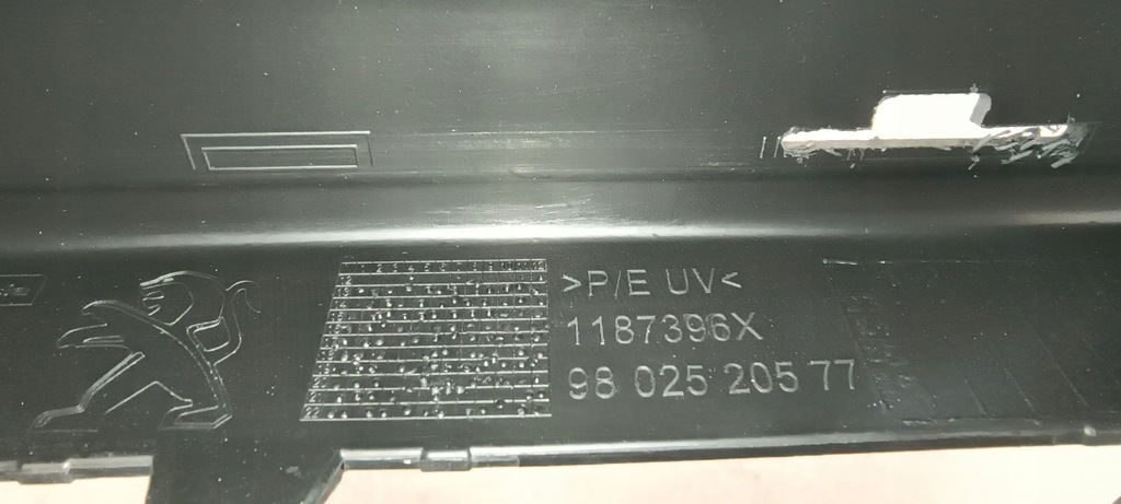 фото №14, Накладка спойлер бампера перед отверстия pdc парктроник peugeot 2008 i 13-