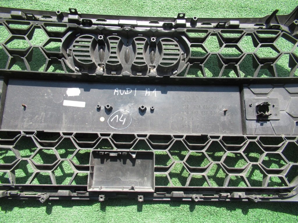 Audi a1 82a 2 2 s line решітка радіатора решітка  82a853653b Доставка