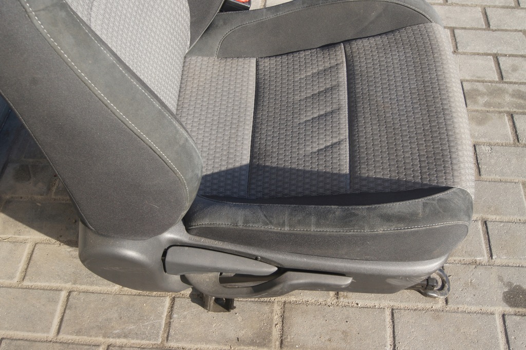 фото №3, Сиденье пассажира правый auris ii