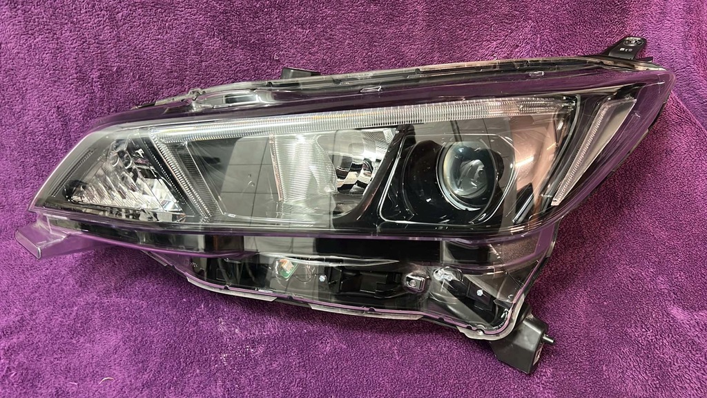 фото №1, Лампа nissan leaf ii линза led левая комплектная идеальное состояние