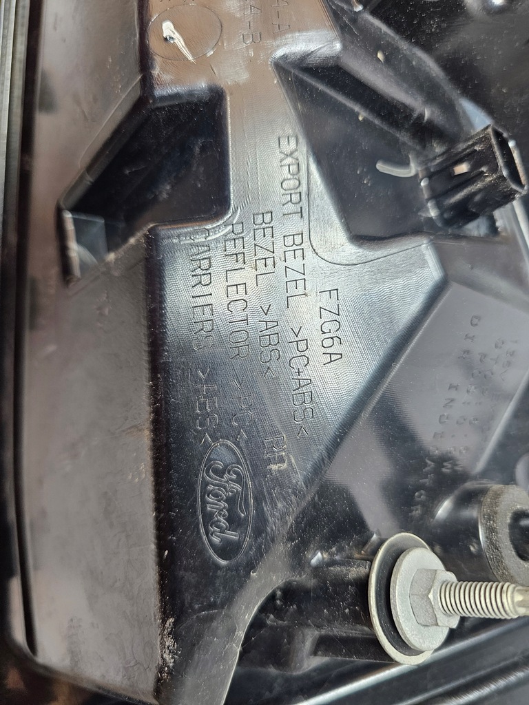 фото №8, Ford mustang 15- лампа задня права jr3b-13b504-a usa