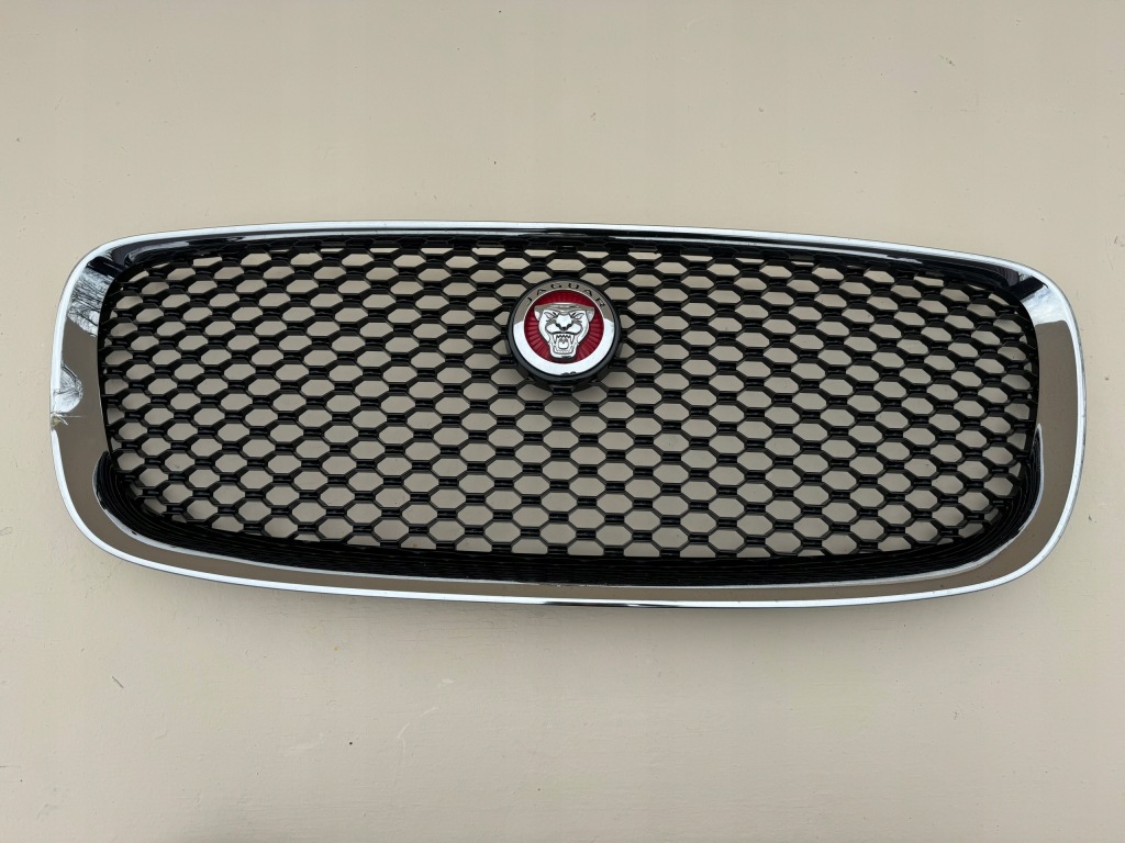 фото №1, Jaguar f-pace 16r- решётка радиатора решётка радиатора бампера перед передняя hk83-8b271 хром