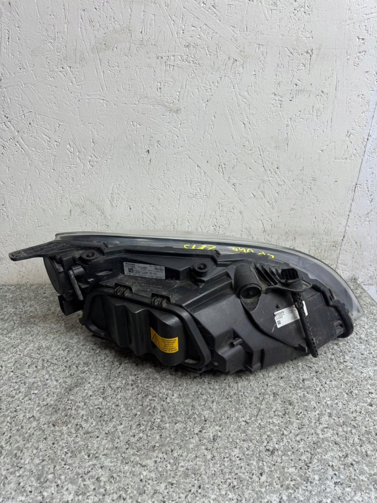 Фара лівий перед led volvo v40 2 2012-2018r 31283334 в Україні