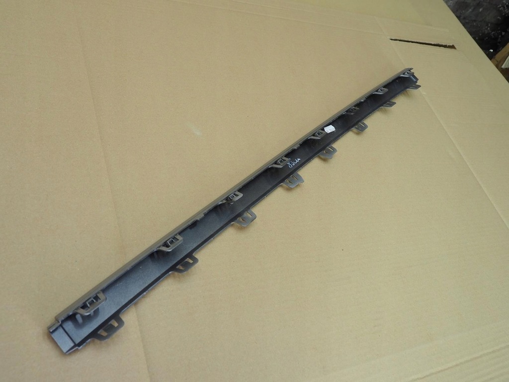 фото №15, Audi q2 81a 16- молдинг середня бампера задня