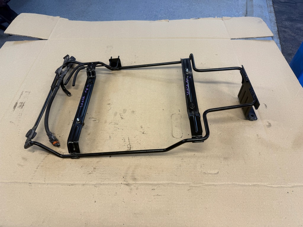 фото №1, Hyundai santa fe ii корзина кронштейн колеса запасного