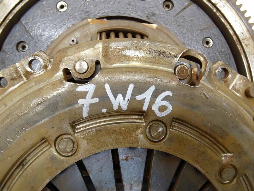 Зчеплення колесо двомасовий комплект skoda octavia iii 1.6 tdi ddy 04l141025f Зі Шроту