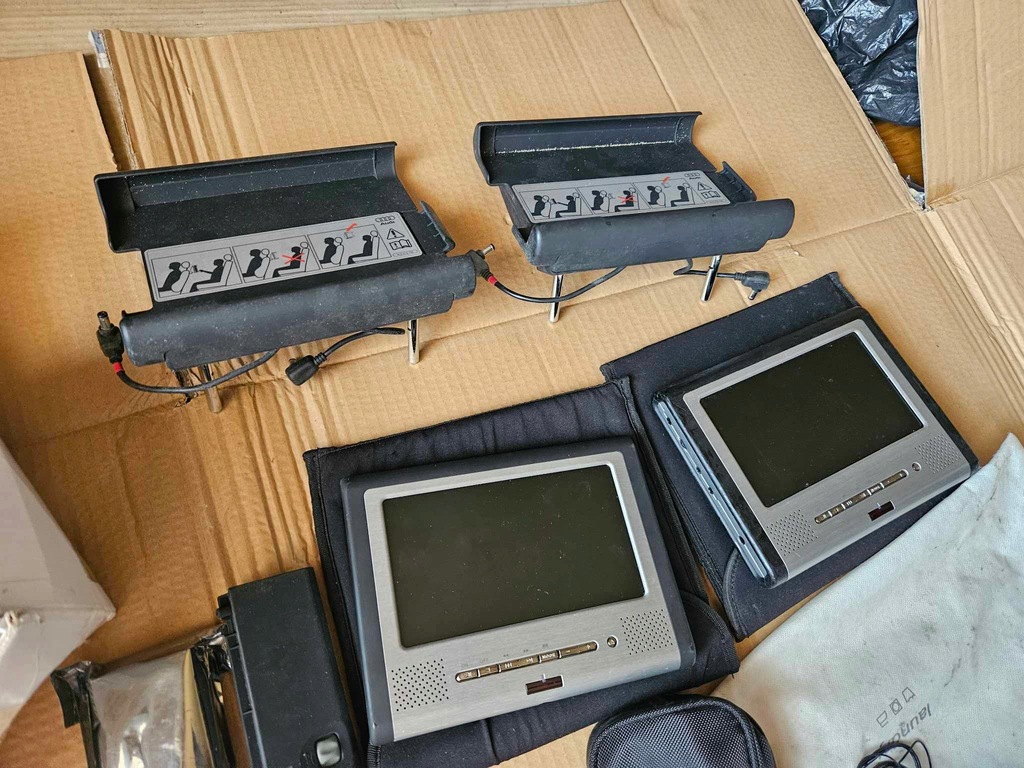 фото №1, Audi q5 8r 2010 dvd комплект na подголовники orginał