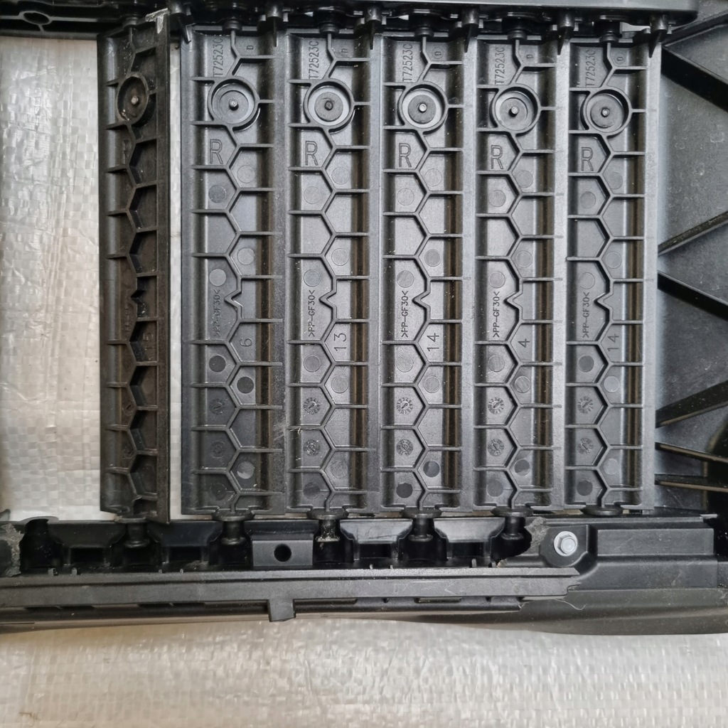 фото №10, Mercedes c klasa 206 w206 жалюзи впуск a2066224000