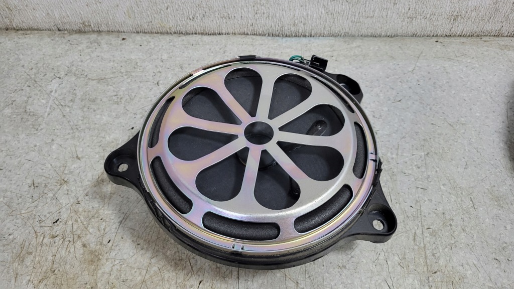 Купить Mercedes 167 w167 динамик сабвуфер правый burmester a1678203700