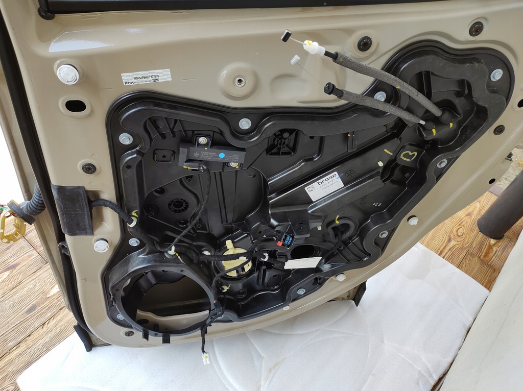 фото №16, Jeep compass 17r- дверь правый задняя