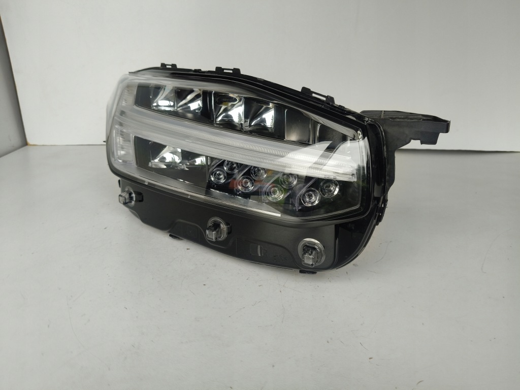 Купить Фара правый  фара volvo xc90 2 19- рестайлинг  full led active high beam