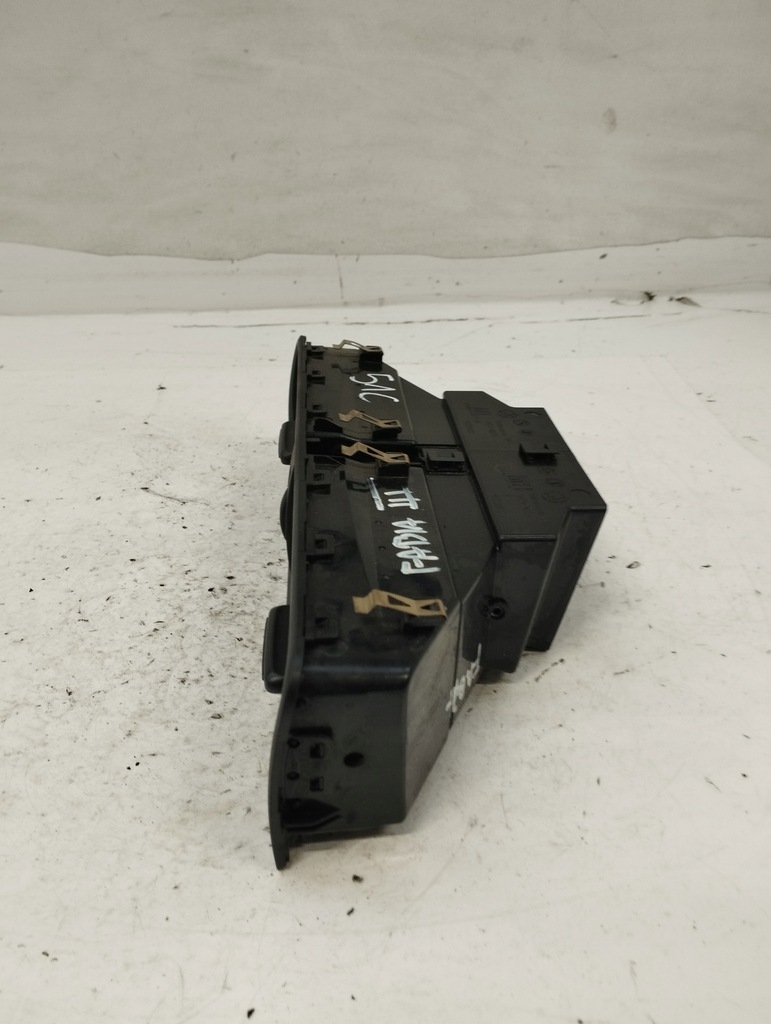 фото №5, Skoda fabia iii 3 решётка обдув средняя 6v0820951c