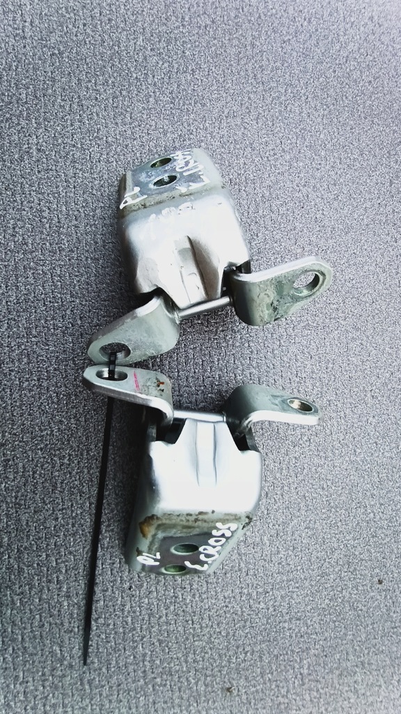 фото №1, Петлі двері перед лівий eclipse cross 2019