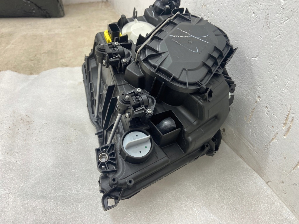 Mercedes actros mp4 a961 ліхтар ліва Зі Шроту