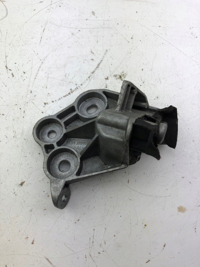 фото №1, Peugeot 308 кронштейн кронштейн тросов 113103186 1131.103186