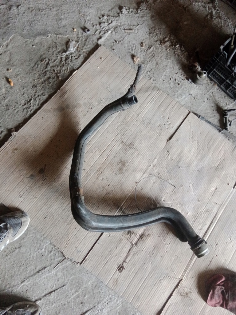 фото №1, Заливна горловина пального toyota avensis t25 2.0 d4d