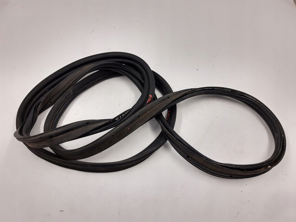 фото №1, Ford focus mk3 kombi прокладка крышки багажника