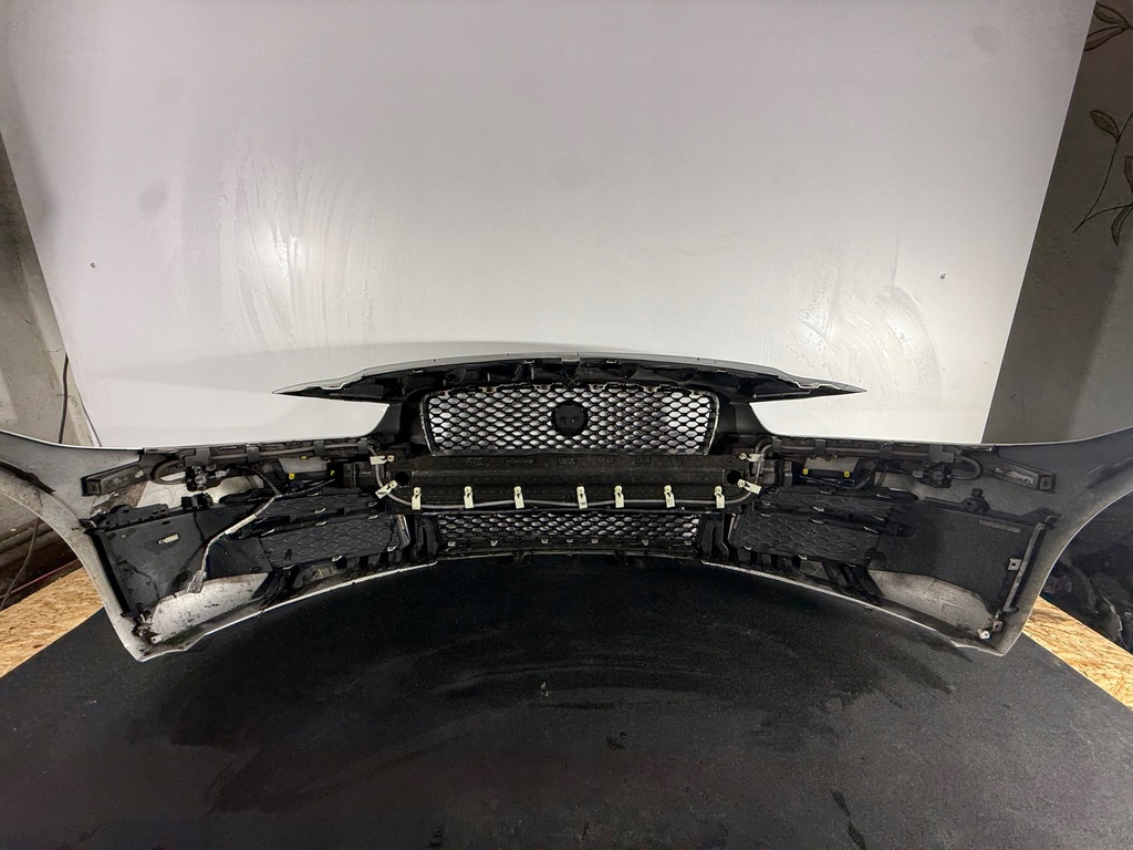 фото №11, Бампер перед передній jaguar xe x760 gx73-17f003-aa rhodium silver гарний
