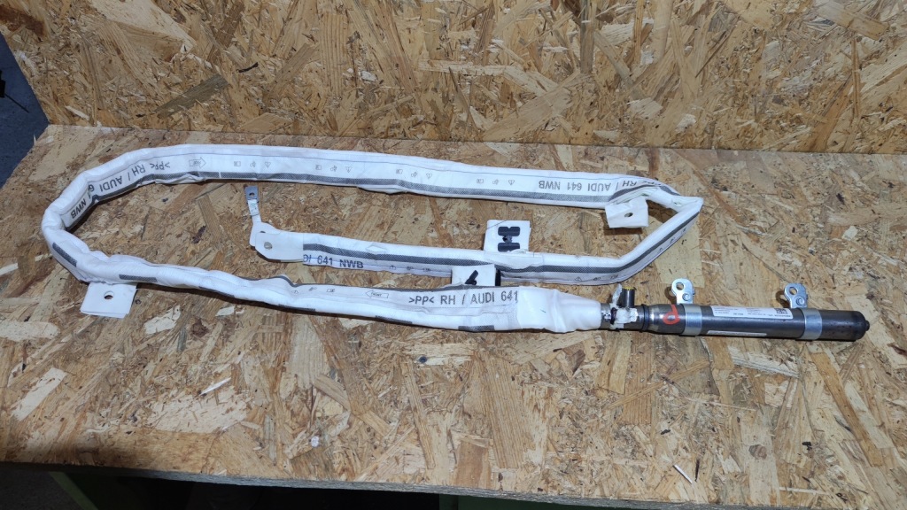 фото №1, Шторка безпеки права audi a8 d4 4h0880742e