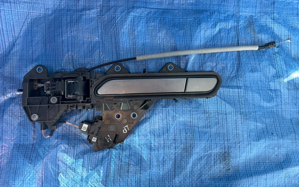 Купить Ручка дверь передних левых renault megane v e-tech 806079889r