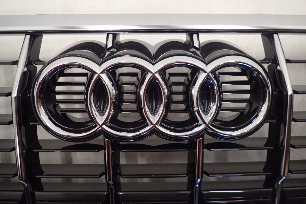Audi q3 83a решётка радиатора решётка  радиатора 83a853651e в Украине