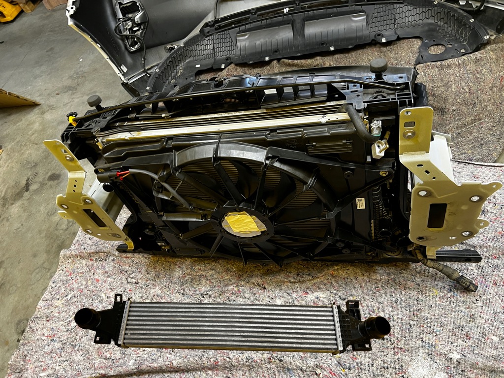 фото №13, Перед бампер лампи капот крила ford kuga mk3 lift 1.5 eb frozen white