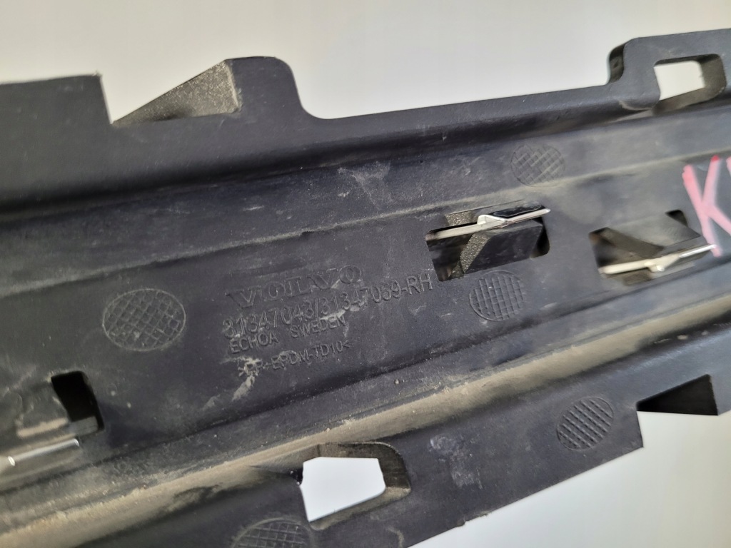 Volvo v40 lift решётка с хром заглушка бампера правая хром 31347043 oem Киев