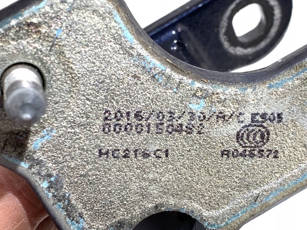 Петли дверь перед левая mercedes w218 Оригинал