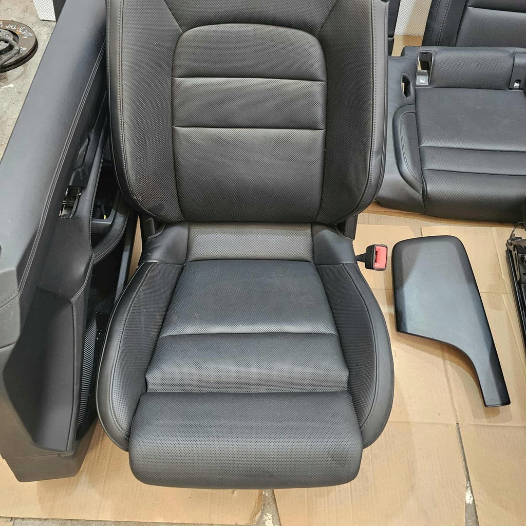 фото №5, Porsche taycan 9j1 сидіння сидіння заднє сидіння салон обшивки підлокітник