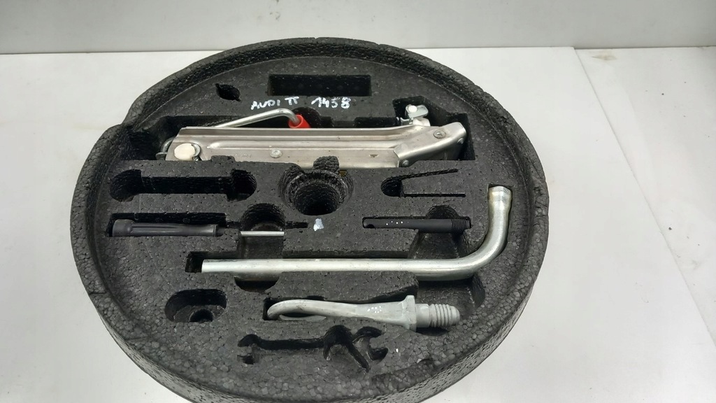 фото №1, Audi tt 8n домкрат ключ набор ремонтный