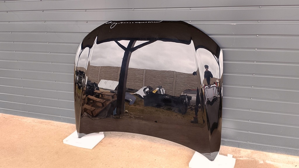 Audi a4 b8 рестайлинг  капот крышка двигателя черная ly9t в Украине