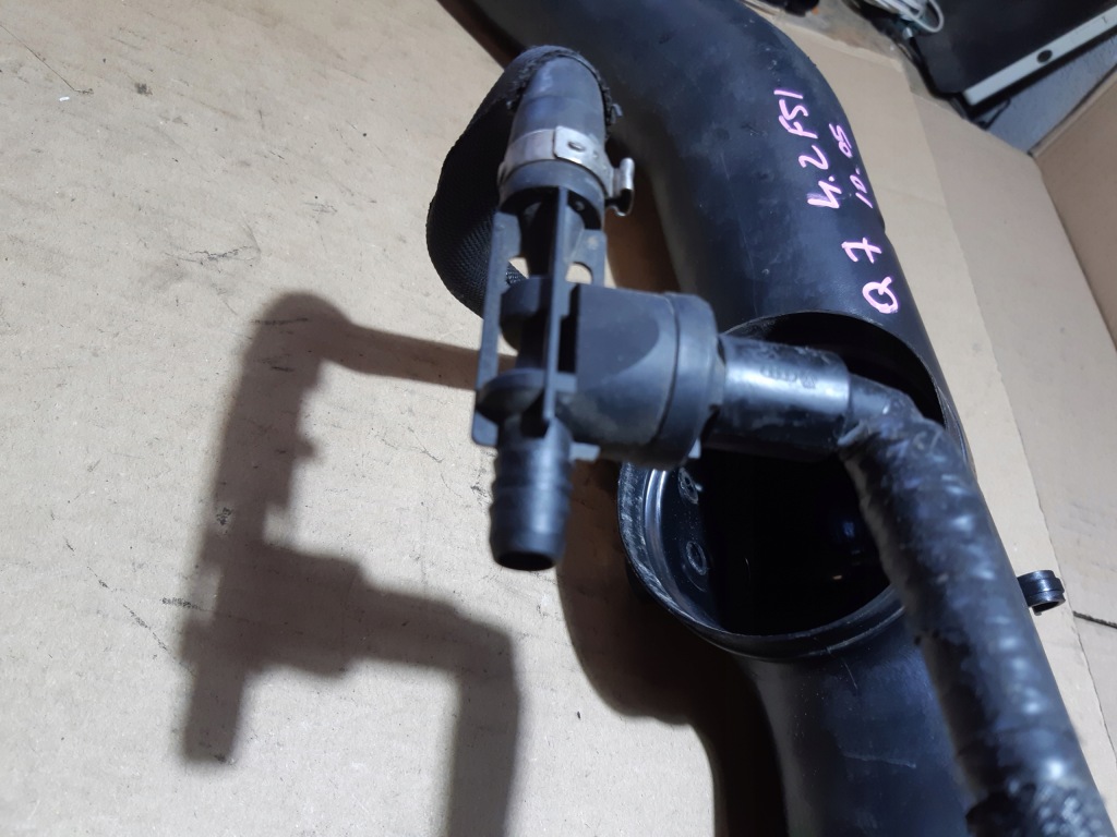 фото №2, Audi q7 4l 4.2 fsi шланг труба повітря 7l8129627a