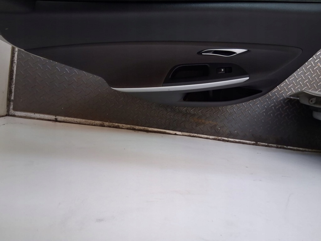 Двері лівий 1 правий задній kia ceed 2 hb 9s Зі Шроту